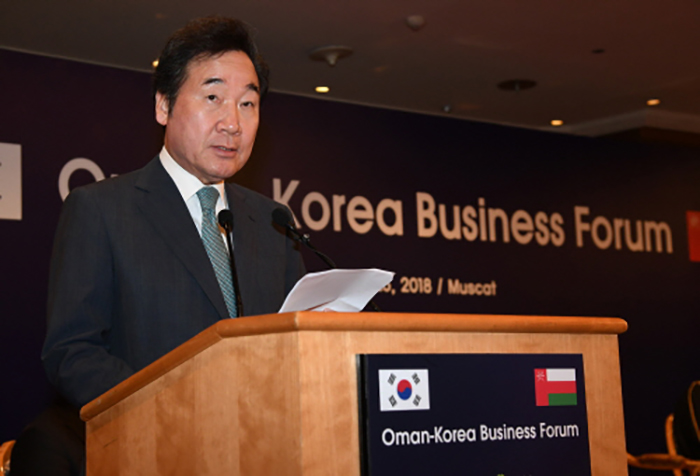 Prime Minister Lee Nak-yon speaks at the South Korea-Oman business forum, at the Grand Hyatt Hotel in Muscat on July 25. (Prime Minister’s Office)